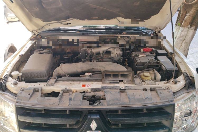 Used Mitsubishi Pajero 2014 3.0L Luxury Edition Engine Bay