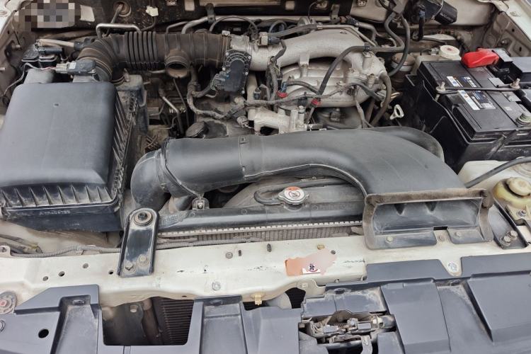 Used Mitsubishi Pajero 2014 3.0L Elite Upgrade Edition Engine Bay