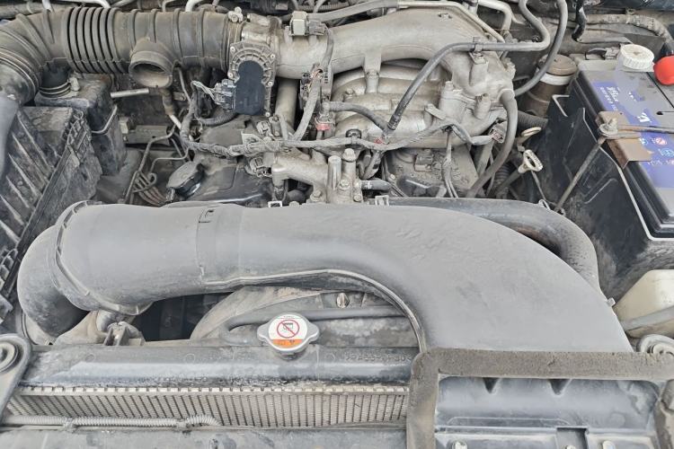 Used Mitsubishi Pajero 2014 3.0L Elite Upgrade Edition Engine Bay