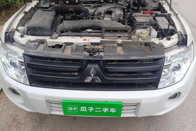 Used Mitsubishi Pajero 2014 3.0L Luxury Edition Engine Bay