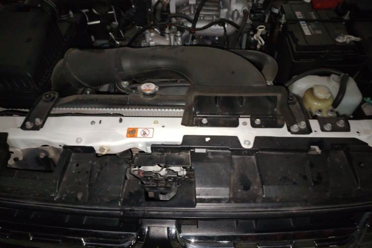 Used Mitsubishi Pajero 2014 3.0L Elite Upgrade Edition Engine Bay