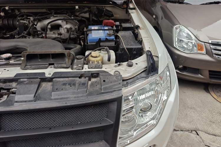 Used Mitsubishi Pajero 2014 3.0L Elite Upgrade Edition Engine Bay Left