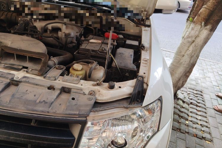 Used Mitsubishi Pajero 2014 3.0L Luxury Edition Engine Bay Left