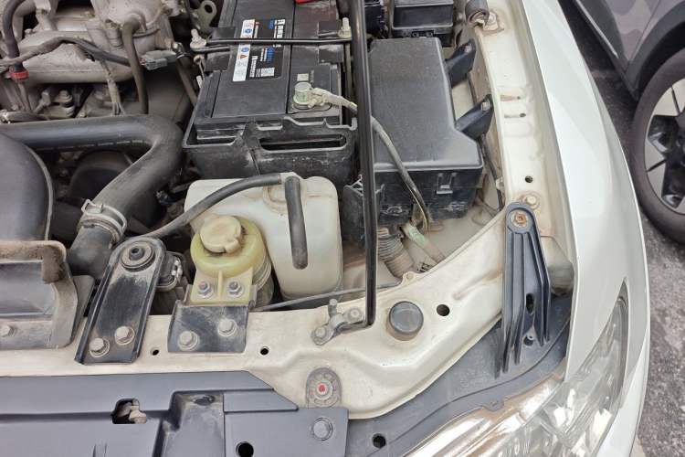 Used Mitsubishi Pajero 2014 3.0L Elite Upgrade Edition Engine Bay Left