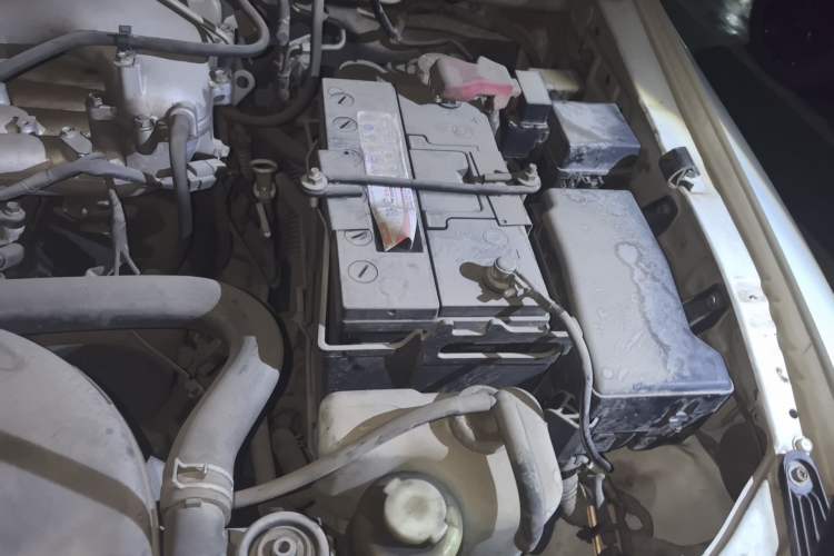 Used Mitsubishi Pajero 2014 3.0L Luxury Edition Engine Bay Left