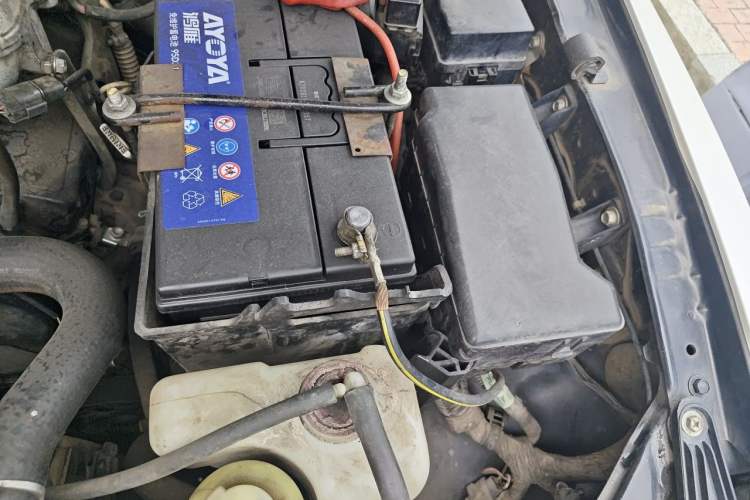 Used Mitsubishi Pajero 2014 3.0L Elite Upgrade Edition Engine Bay Left