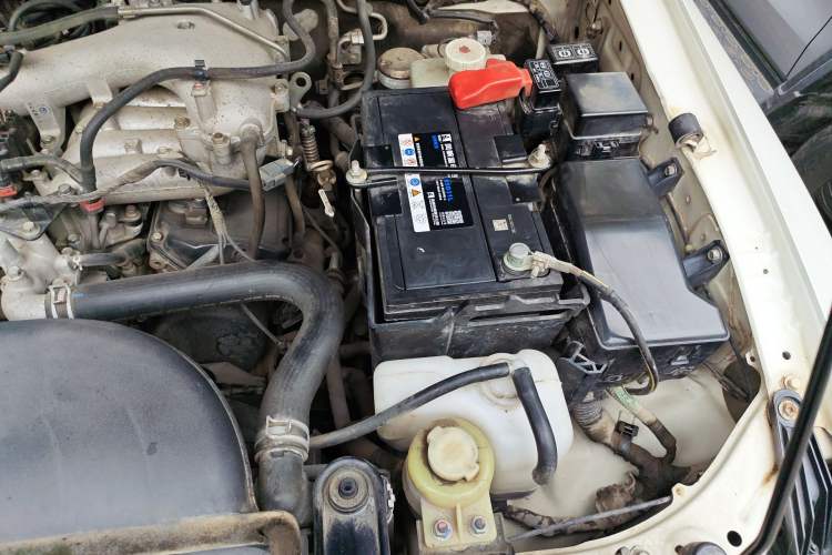 Used Mitsubishi Pajero 2014 3.0L Elite Upgrade Edition Engine Bay Left