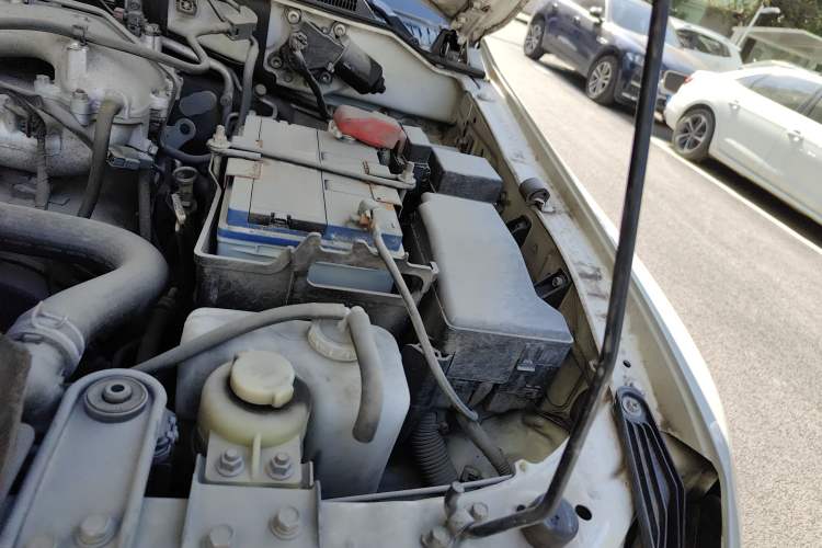 Used Mitsubishi Pajero 2014 3.0L Elite Upgrade Edition Engine Bay Left