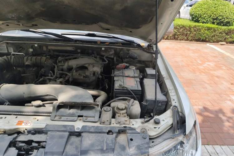 Used Mitsubishi Pajero 2014 3.0L Elite Upgrade Edition Engine Bay Left