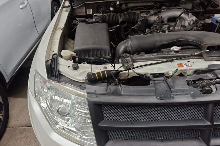 Used Mitsubishi Pajero 2014 3.0L Elite Upgrade Edition Engine Bay Right
