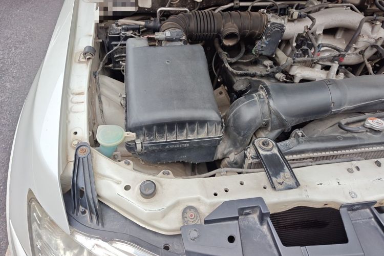 Used Mitsubishi Pajero 2014 3.0L Elite Upgrade Edition Engine Bay Right