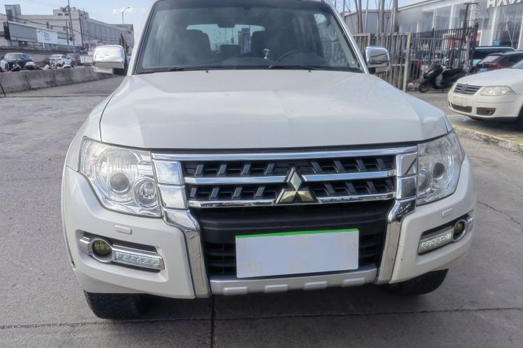 Used Mitsubishi Pajero 2014 3.0L Elite Upgrade Edition Exterior 1