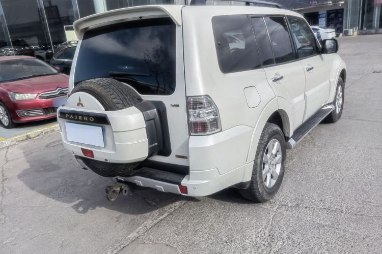 Used Mitsubishi Pajero 2014 3.0L Elite Upgrade Edition Exterior 4
