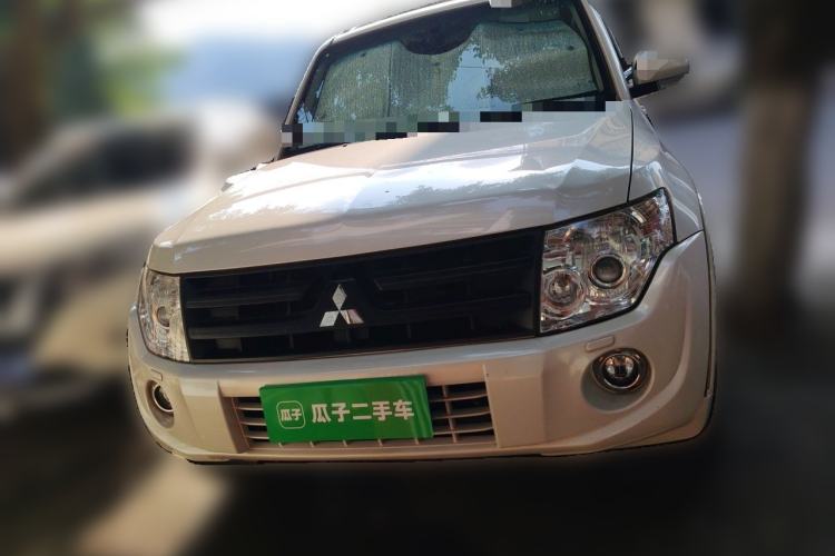 Used Mitsubishi Pajero 2014 3.0L Luxury Edition Front