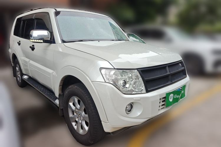 Used Mitsubishi Pajero 2014 3.0L Elite Upgrade Edition Front Right 45 Deg