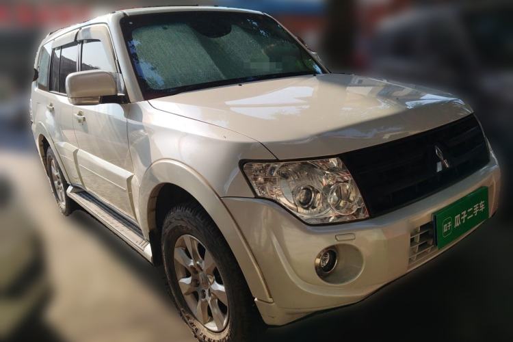 Used Mitsubishi Pajero 2014 3.0L Luxury Edition Front Right 45 Deg