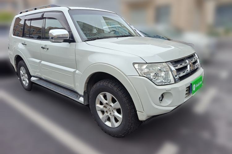 Used Mitsubishi Pajero 2014 3.0L Elite Upgrade Edition Front Right 45 Deg
