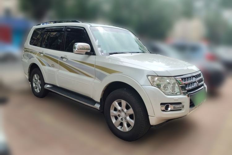 Used Mitsubishi Pajero 2014 3.0L Elite Edition Front Right 45 Deg
