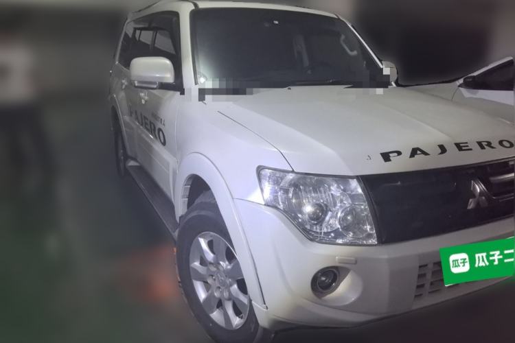 Used Mitsubishi Pajero 2014 3.0L Luxury Edition Front Right 45 Deg