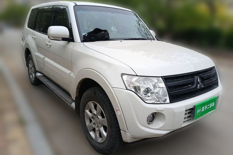 Used Mitsubishi Pajero 2014 3.0L Luxury Edition Front Right 45 Deg