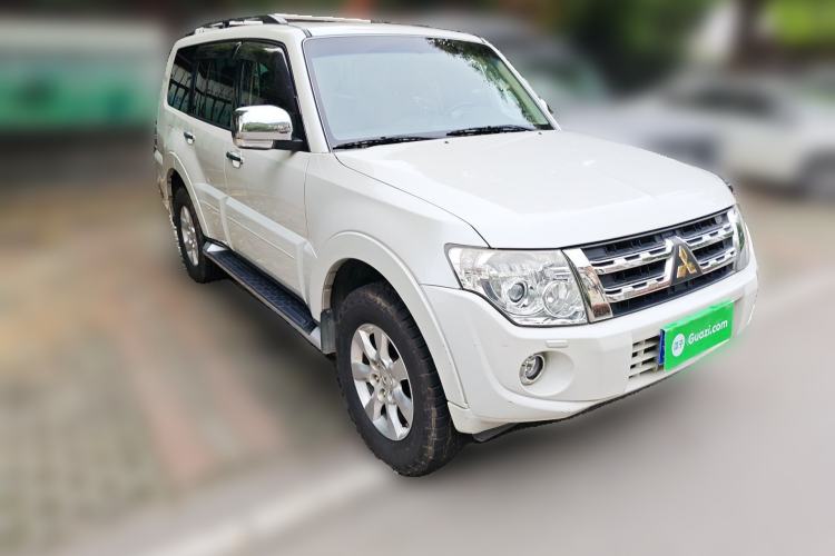 Used Mitsubishi Pajero 2014 3.0L Elite Upgrade Edition Front Right 45 Deg