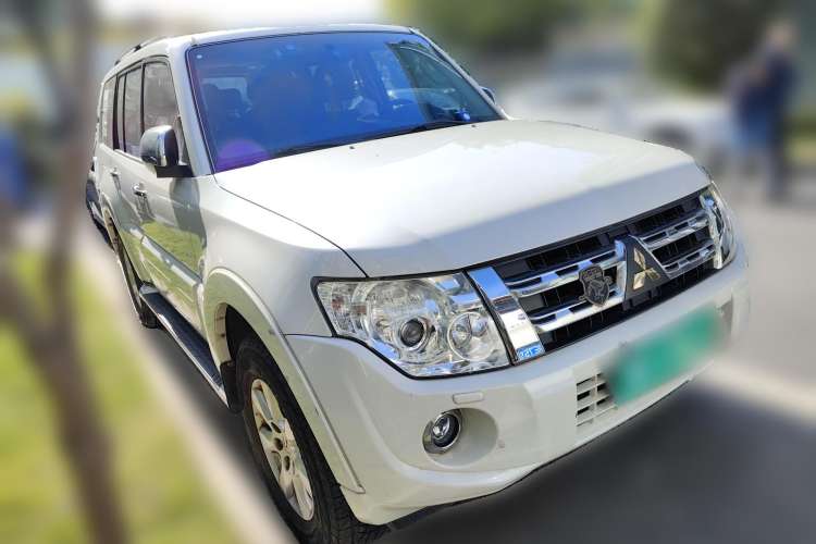 Used Mitsubishi Pajero 2014 3.0L Elite Upgrade Edition Front Right 45 Deg