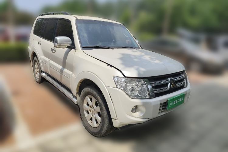 Used Mitsubishi Pajero 2014 3.0L Elite Upgrade Edition Front Right 45 Deg
