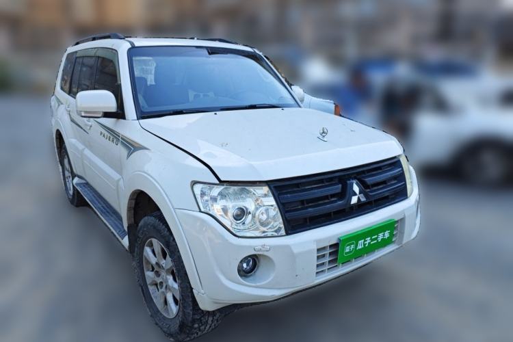 Used Mitsubishi Pajero 2014 3.0L Luxury Edition Front Right 45 Deg