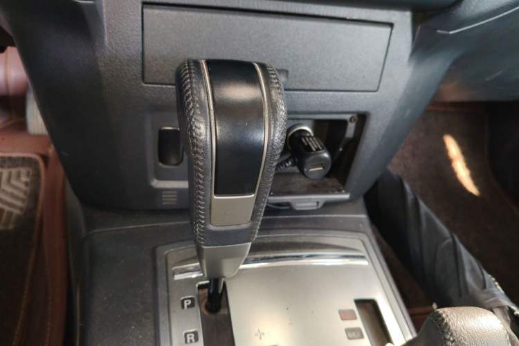Used Mitsubishi Pajero 2014 3.0L Luxury Edition Gear Lever