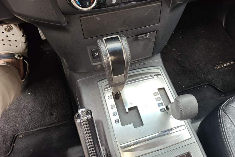 Used Mitsubishi Pajero 2014 3.0L Elite Upgrade Edition Gear Lever