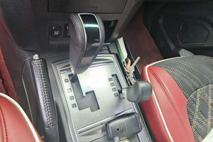 Used Mitsubishi Pajero 2014 3.0L Elite Upgrade Edition Gear Lever