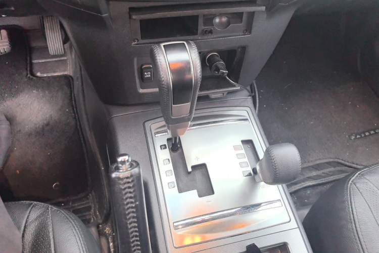 Used Mitsubishi Pajero 2014 3.0L Elite Upgrade Edition Gear Lever