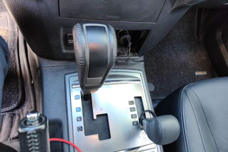 Used Mitsubishi Pajero 2014 3.0L Elite Upgrade Edition Gear Lever