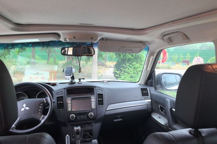 Used Mitsubishi Pajero 2014 3.0L Elite Upgrade Edition Headliner