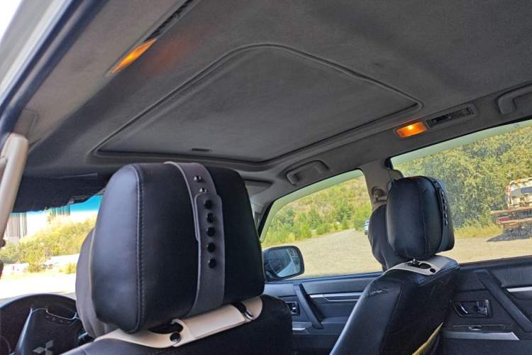 Used Mitsubishi Pajero 2014 3.0L Luxury Edition Headliner