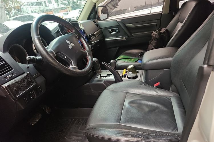 Used Mitsubishi Pajero 2014 3.0L Elite Upgrade Edition Left Front Seat