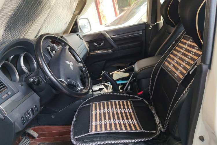 Used Mitsubishi Pajero 2014 3.0L Luxury Edition Left Front Seat