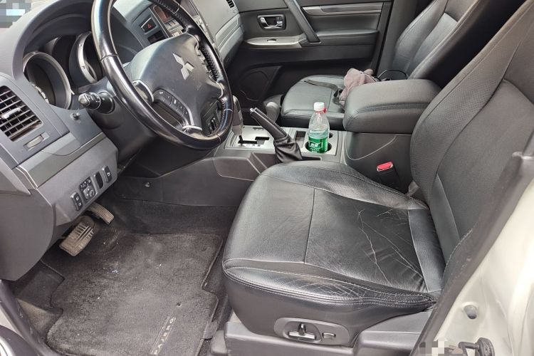 Used Mitsubishi Pajero 2014 3.0L Elite Upgrade Edition Left Front Seat