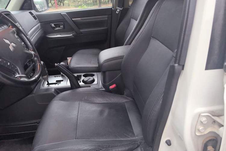 Used Mitsubishi Pajero 2014 3.0L Elite Upgrade Edition Left Front Seat