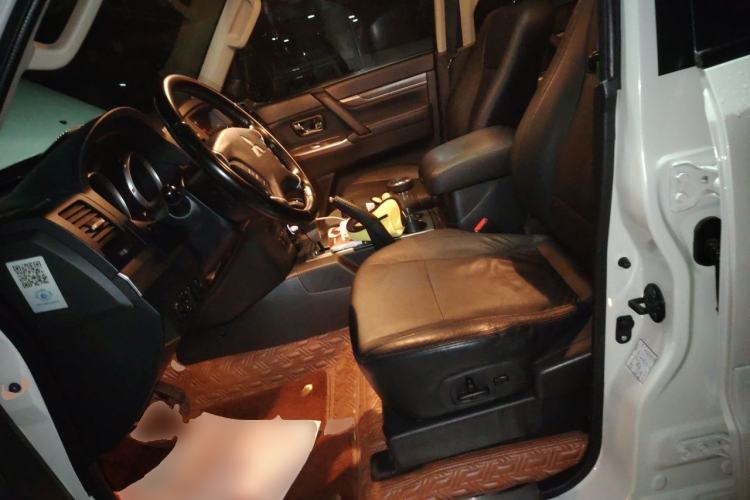 Used Mitsubishi Pajero 2014 3.0L Elite Upgrade Edition Left Front Seat