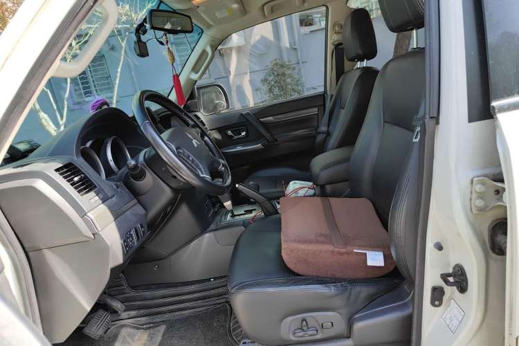Used Mitsubishi Pajero 2014 3.0L Elite Upgrade Edition Left Front Seat