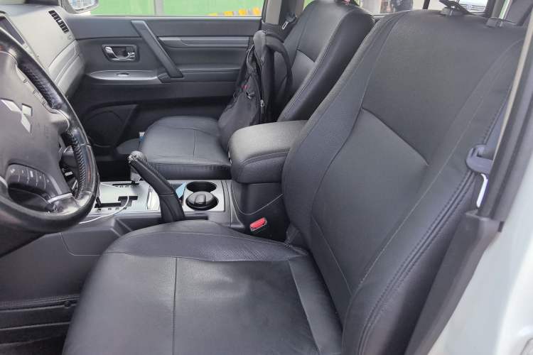 Used Mitsubishi Pajero 2014 3.0L Elite Upgrade Edition Left Front Seat