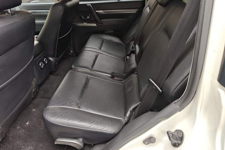 Used Mitsubishi Pajero 2014 3.0L Elite Upgrade Edition Left Rear Seat