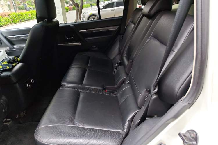 Used Mitsubishi Pajero 2014 3.0L Elite Upgrade Edition Left Rear Seat