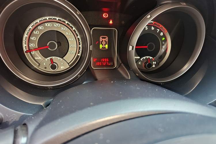 Used Mitsubishi Pajero 2014 3.0L Elite Upgrade Edition Odometer Close Up