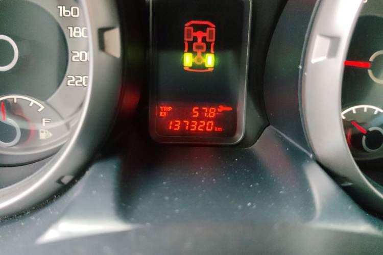 Used Mitsubishi Pajero 2014 3.0L Elite Edition Odometer Close Up
