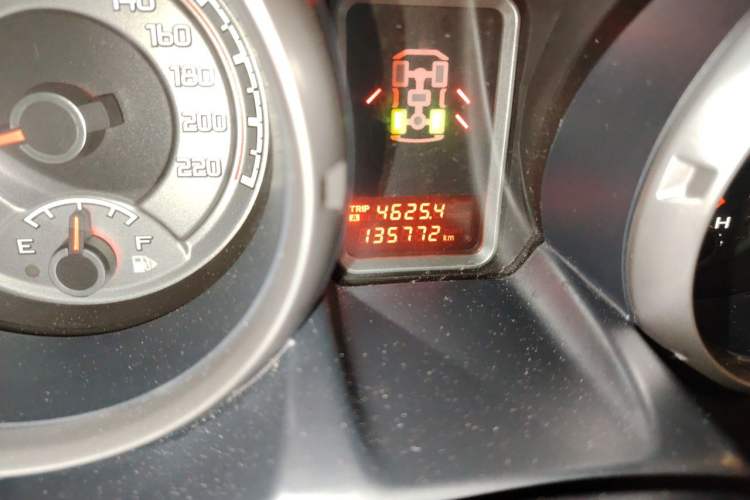Used Mitsubishi Pajero 2014 3.0L Elite Upgrade Edition Odometer Close Up