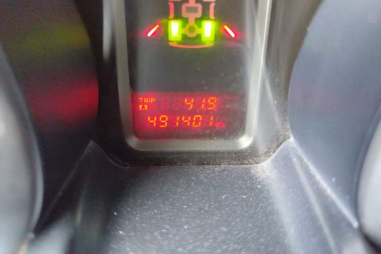 Used Mitsubishi Pajero 2014 3.0L Elite Upgrade Edition Odometer Close Up
