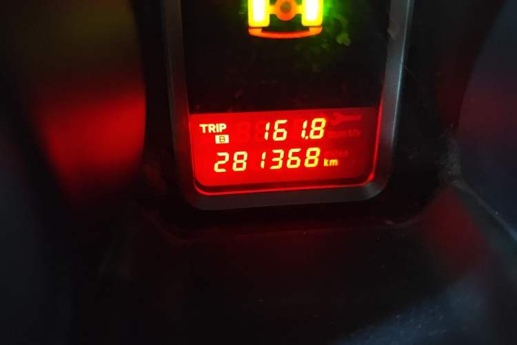 Used Mitsubishi Pajero 2014 3.0L Luxury Edition Odometer Close Up