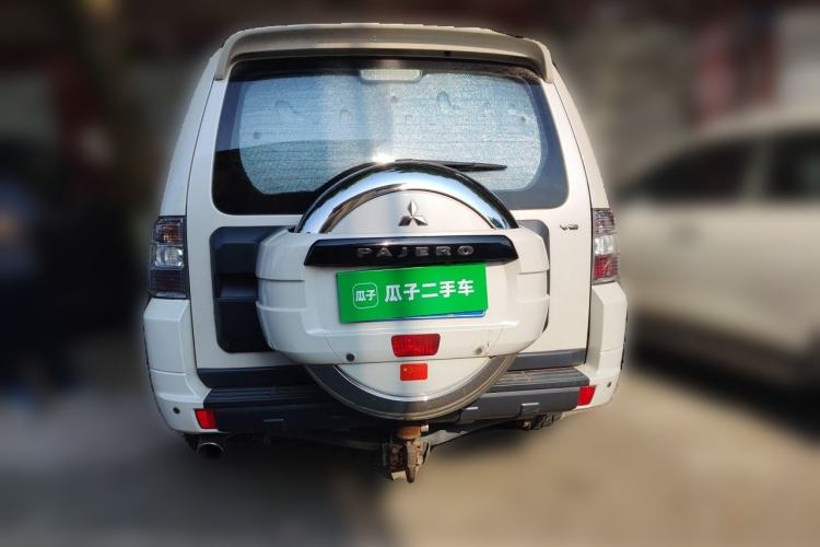 Used Mitsubishi Pajero 2014 3.0L Luxury Edition Rear